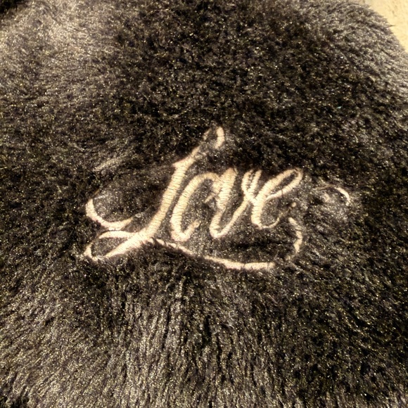 NET VS Black Plush Robe - Picture 5 of 5